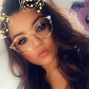 Meet your Posher, Isela